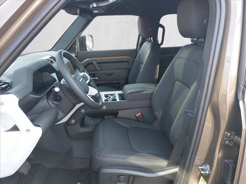 Used 2025 Land Rover Defender 110 S image 9