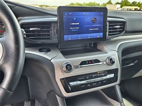 Used 2023 Ford Explorer XLT image 27