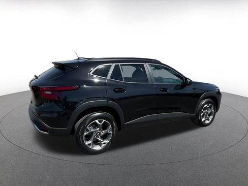 Used 2025 Chevrolet Trax LT FWD image 15