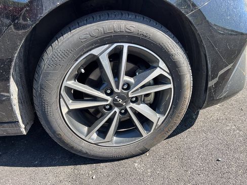 Used 2024 Kia Forte LXS image 7