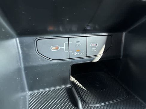 Used 2024 Kia Sorento S FWD image 32