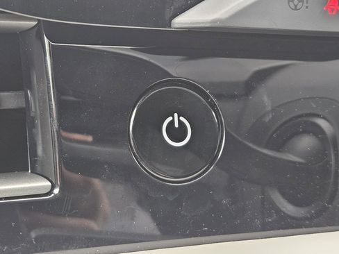 Used 2021 Porsche Taycan image 21