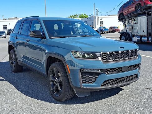 Used 2026 Jeep Grand Cherokee Limited w/ Limited Altitude Package AWD/4WD image 3