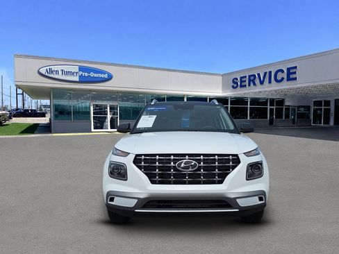 Certified 2026 Hyundai Venue SEL FWD image 3
