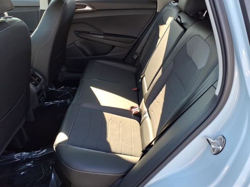 New 2026 Volkswagen Taos SE image 12