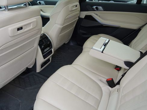 Used 2021 BMW X7 xDrive40i w/ Premium Package AWD/4WD image 35