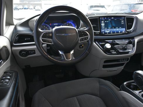 Used 2021 Chrysler Pacifica Touring w/ Cold Weather Group image 18