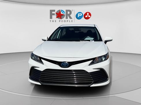 Used 2023 Toyota Camry LE image 3