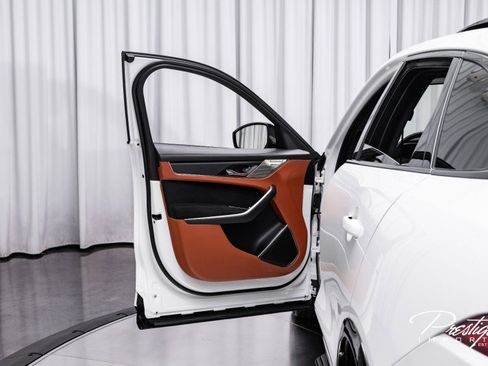 Used 2024 Jaguar F-PACE SVR image 24