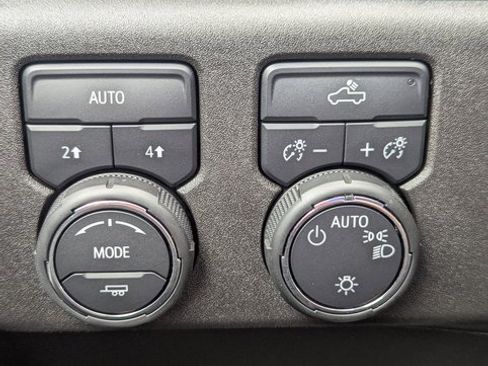 Used 2024 Chevrolet Silverado 1500 LT image 20