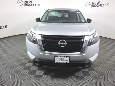 Certified 2025 Nissan Pathfinder S image 2