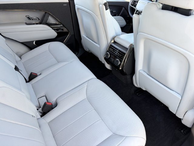 Used 2024 Land Rover Range Rover Sport SE AWD/4WD image 21