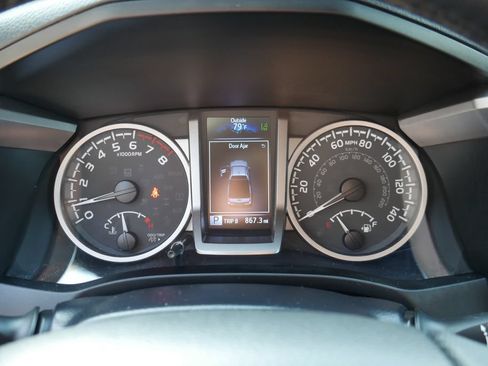 Used 2022 Toyota Tacoma SR5 AWD/4WD image 16