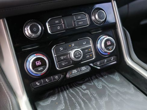 Used 2022 GMC Yukon XL Denali AWD/4WD image 23