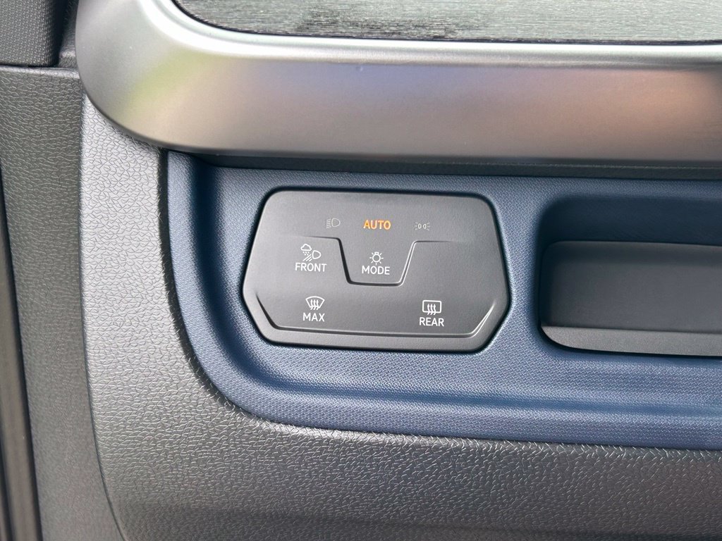 Used 2025 Volkswagen ID. Buzz Pro S RWD image 22