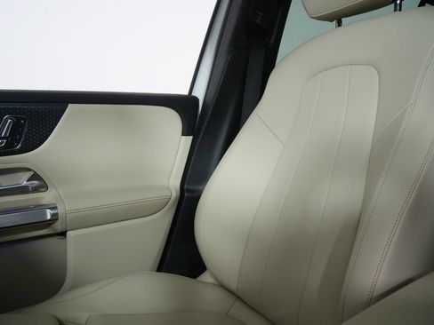 Used 2024 Mercedes-Benz GLB 250 4MATIC image 25