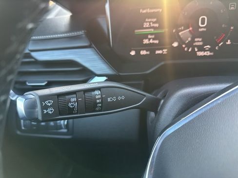 Used 2025 GMC Acadia Elevation image 18