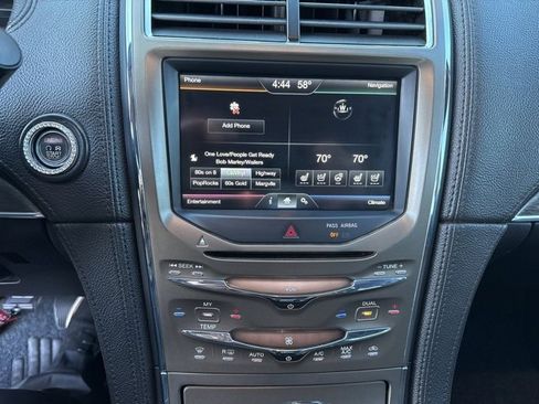 Used 2012 Lincoln MKX FWD image 7