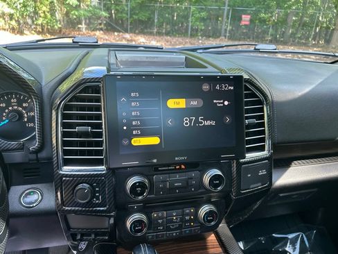 Used 2015 Ford F150 Lariat w/ Equipment Group 502A Luxury AWD/4WD image 17