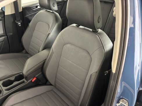 Used 2025 Volkswagen Jetta SE FWD image 19