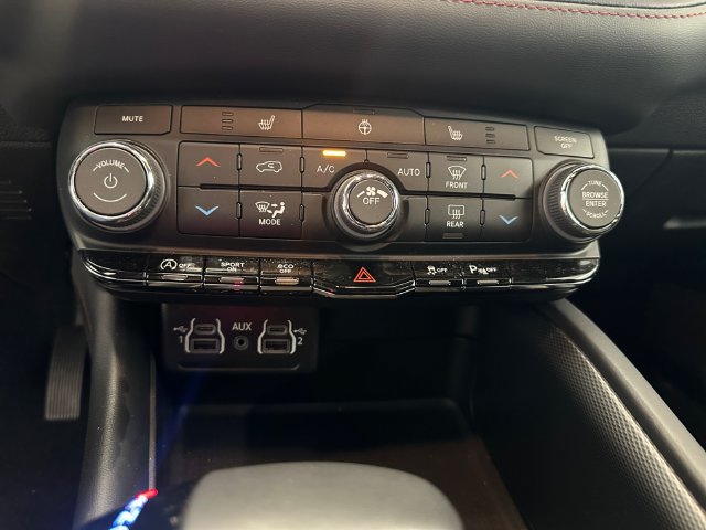 Used 2025 Dodge Durango GT AWD/4WD image 32