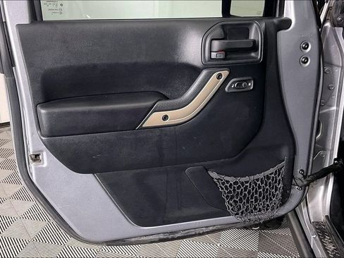 Used 2016 Jeep Wrangler Unlimited Sahara AWD/4WD image 21