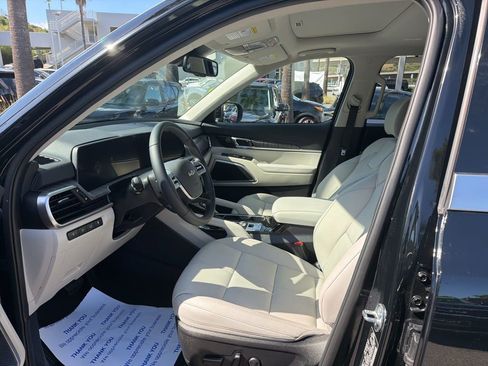 Used 2025 Kia Telluride EX image 3