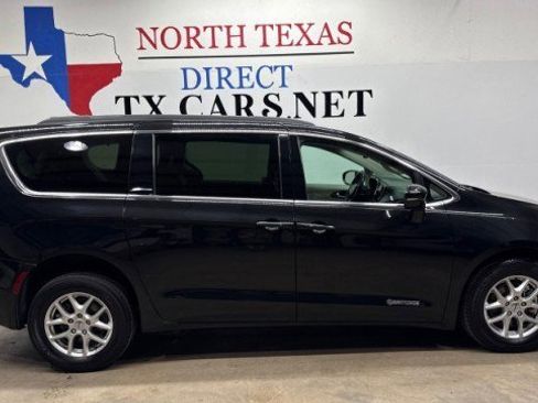 Used 2022 Chrysler Pacifica Touring-L image 4