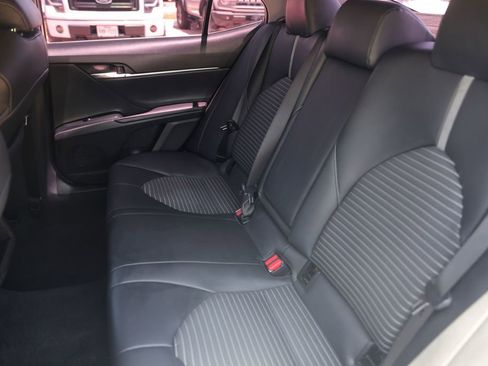 Used 2018 Toyota Camry SE FWD image 23