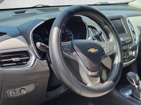 Used 2022 Chevrolet Equinox LS w/ Driver Confidence II Package FWD image 3