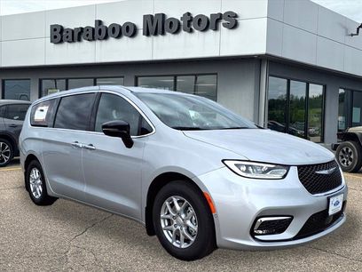 New 2026 Chrysler Pacifica Select