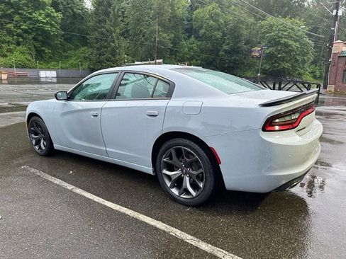 Used 2020 Dodge Charger SXT w/ Blacktop Package RWD image 7