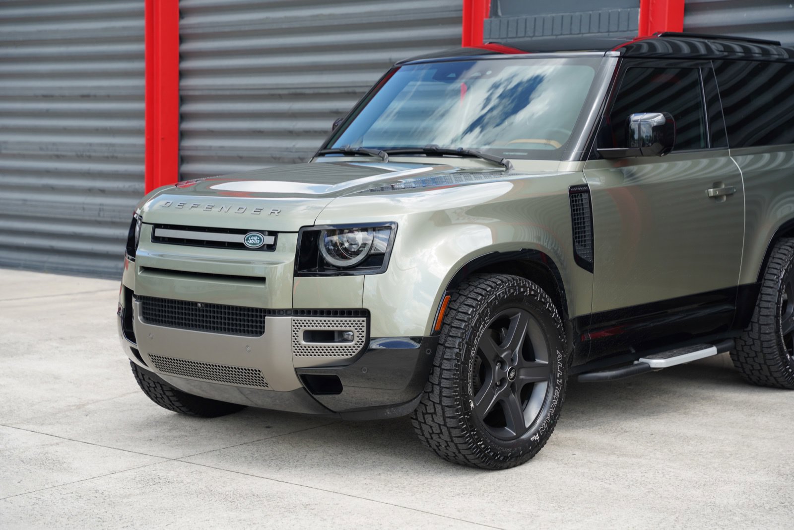 Used 2024 Land Rover Defender 90 X-Dynamic SE AWD/4WD image 13