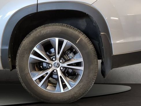 Used 2016 Toyota Highlander XLE AWD/4WD image 21