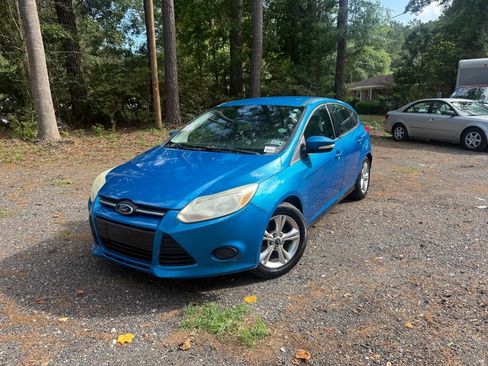 Used 2013 Ford Focus SE FWD image 1