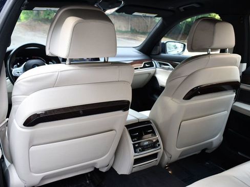 Used 2022 BMW 750i xDrive 750i xDrive w/ M Sport Package image 53