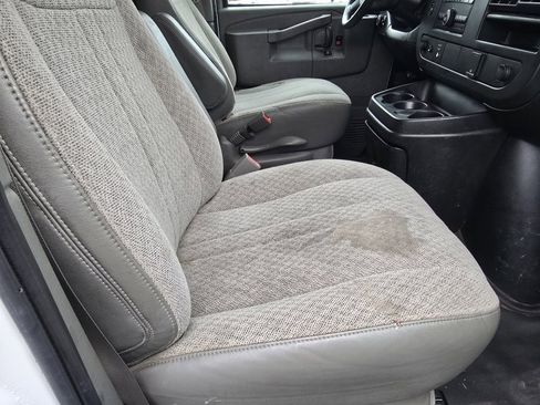 Used 2017 Chevrolet Express 2500 image 15