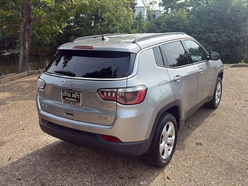 Used 2020 Jeep Compass Latitude w/ Cold Weather Group AWD/4WD image 5
