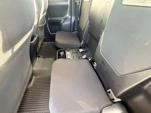 Used 2018 Toyota Tacoma SR5 image 27