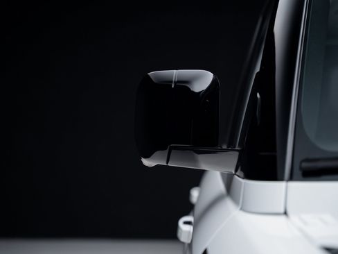 Used 2023 Land Rover Defender 130 SE image 15