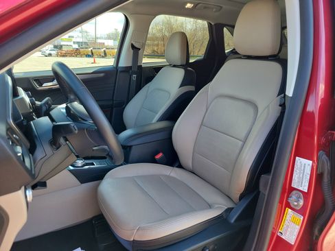 Used 2022 Ford Escape Titanium w/ Class II Trailer Tow Package AWD/4WD image 14