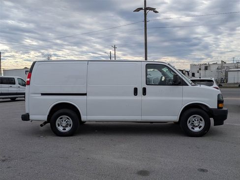 Used 2021 Chevrolet Express 3500 w/ Driver Convenience Package image 6