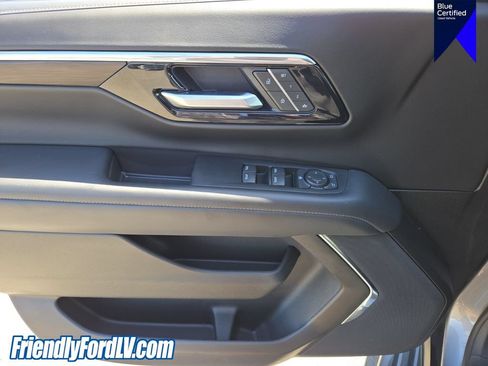 Used 2025 Chevrolet Suburban LT AWD/4WD image 21