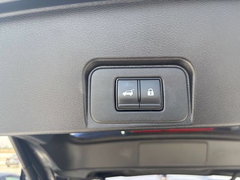 Used 2025 Nissan Rogue SV AWD/4WD image 23