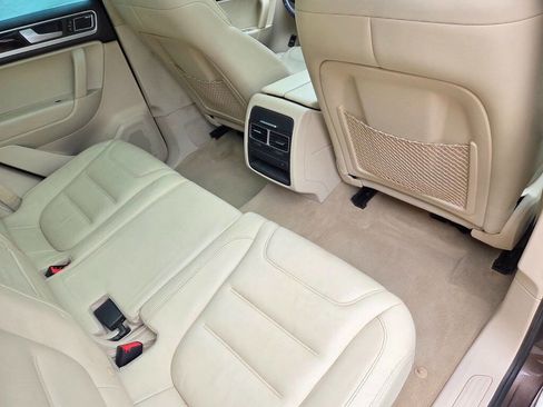 Used 2013 Volkswagen Touareg Executive AWD/4WD image 39