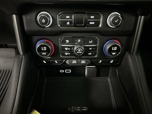 Certified 2024 Chevrolet Tahoe Z71 w/ Luxury Package AWD/4WD image 17