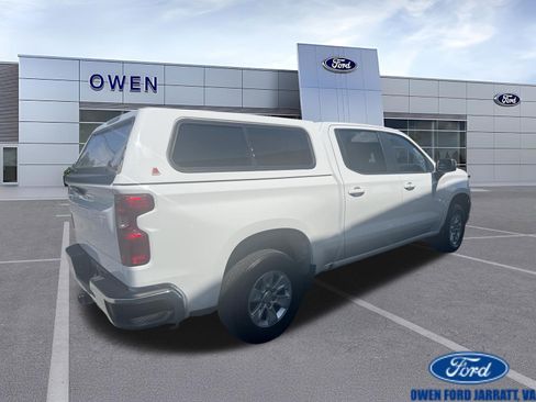 Used 2022 Chevrolet Silverado 1500 LT AWD/4WD image 4