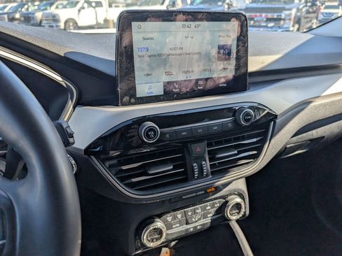 Used 2021 Ford Escape SE w/ SE Sport Appearance Package image 19