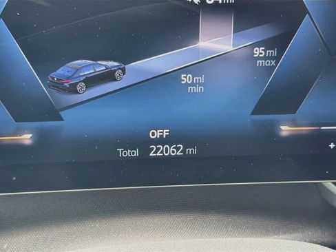 Used 2025 BMW i7 eDrive50 w/ M Sport Package RWD image 13