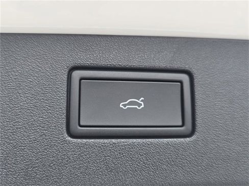 New 2026 Volkswagen Tiguan SE image 24